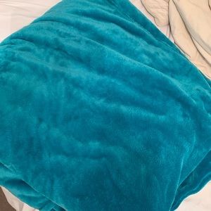 Kate Spade Queen Size Blanket